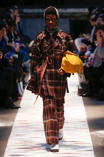 Look 28